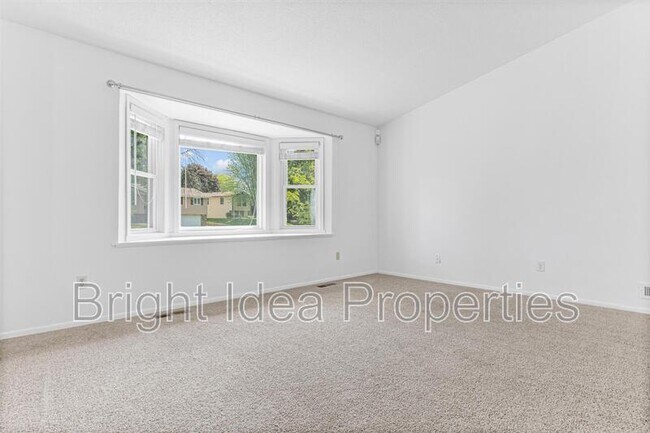 Building Photo - 1716 Evergreen Dr