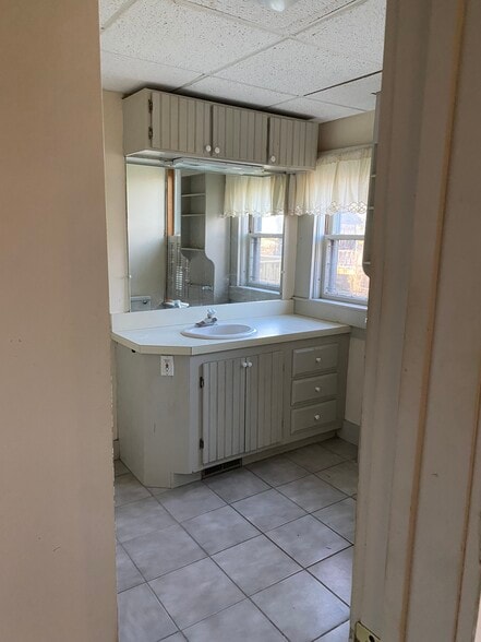 Building Photo - 5 Berry Ct