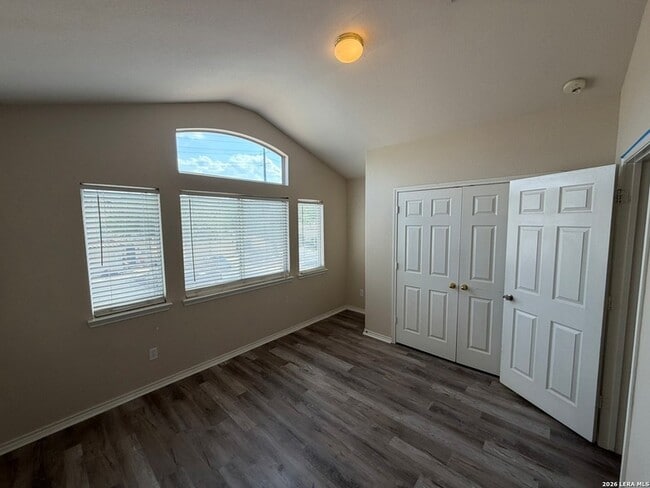 Building Photo - 1323 Pinnacle Falls