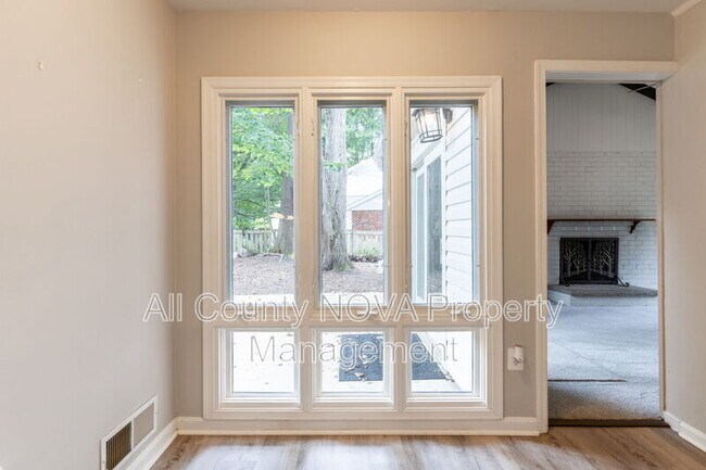 Building Photo - 4126 Lenox Dr