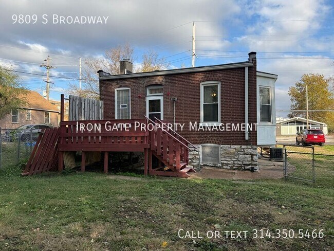 Building Photo - 9809 S Broadway