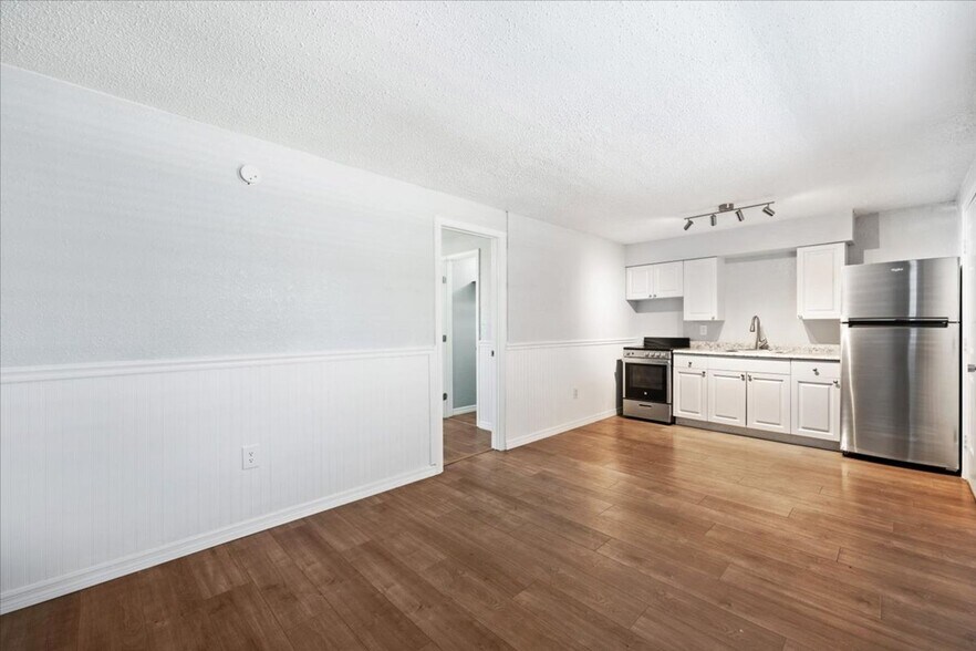 Interior Photo - 810 Sycamore