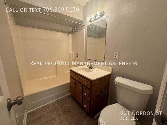 Building Photo - 901 Gordon St