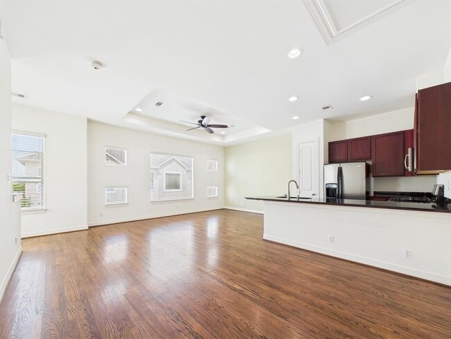 Building Photo - 3805 Center Plaza Dr