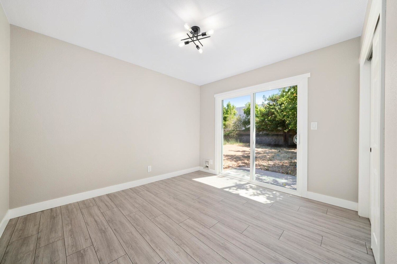 Building Photo - 3944 Apple Blossom Way