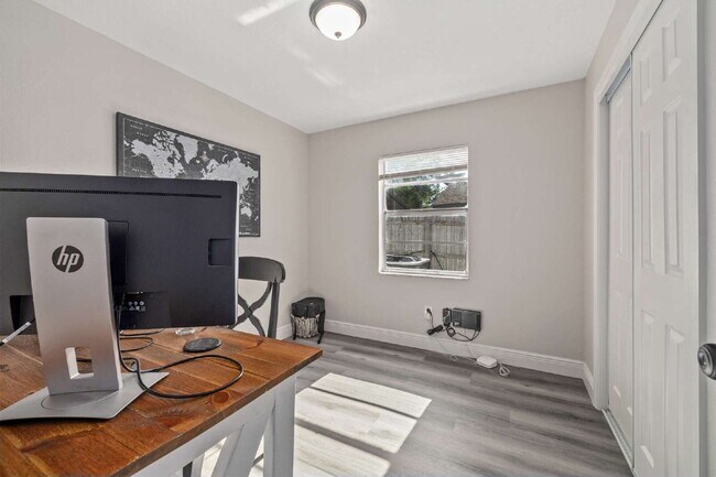 Building Photo - "Charming 3-Bed, 2-Bath Home in Tampa – Perfect Blend of Comfort and Convenience!"