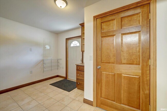 Building Photo - 4693 N State Rd 43