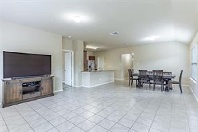 Building Photo - Single-family beautiful home has 5 bedroom...