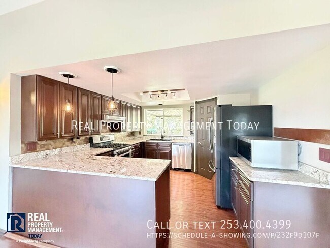Building Photo - 1531 Vista Dr