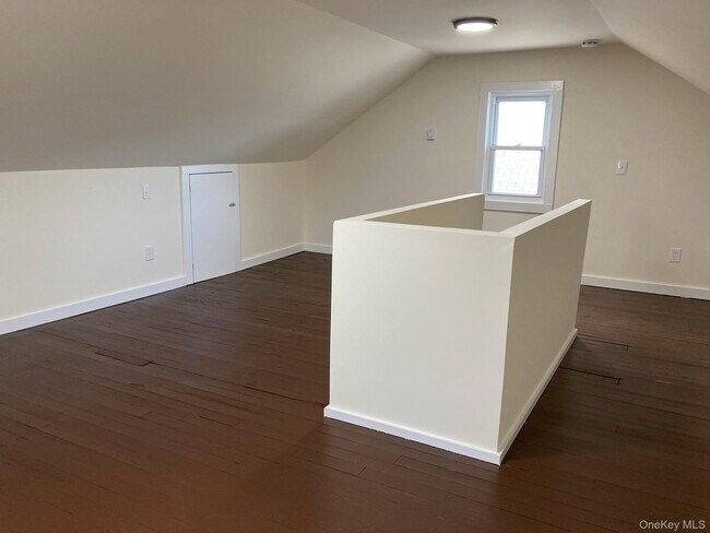 Building Photo - 516 Marcellus Rd