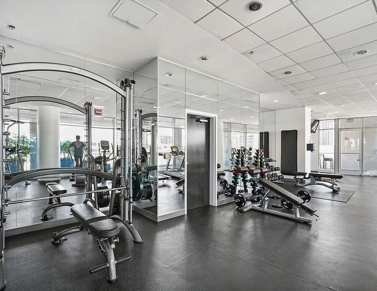 Building Photo - 303 W Ohio St