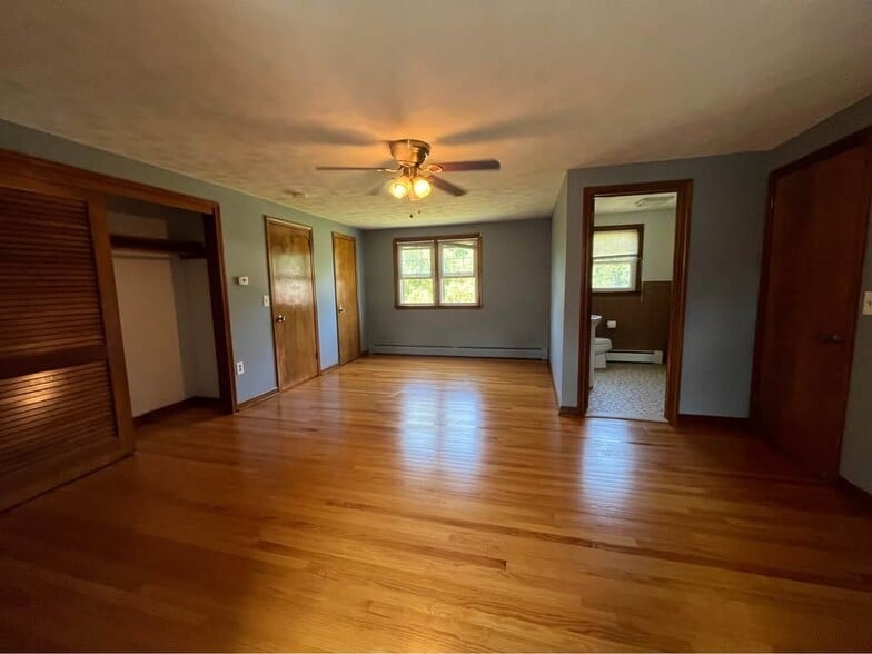 Building Photo - 64 Gladden St