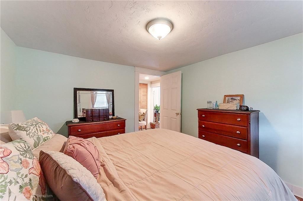 Building Photo - 36 Church St