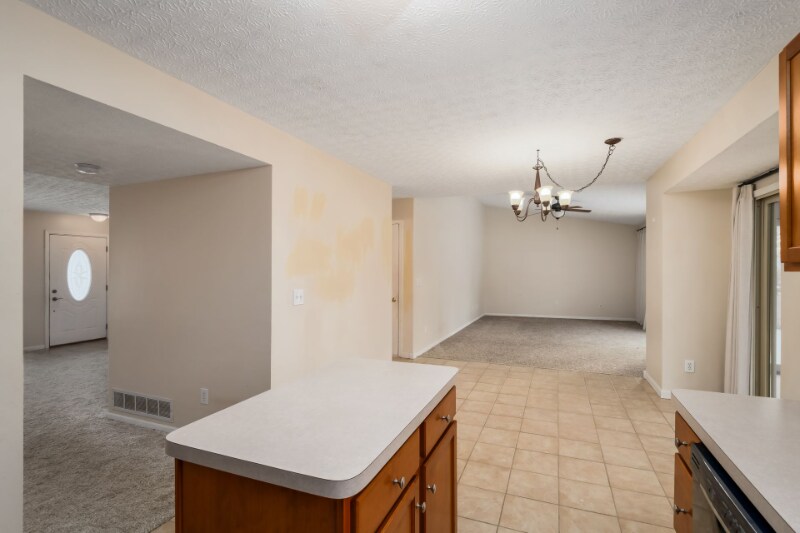 Building Photo - 8651 Olenbrook Dr