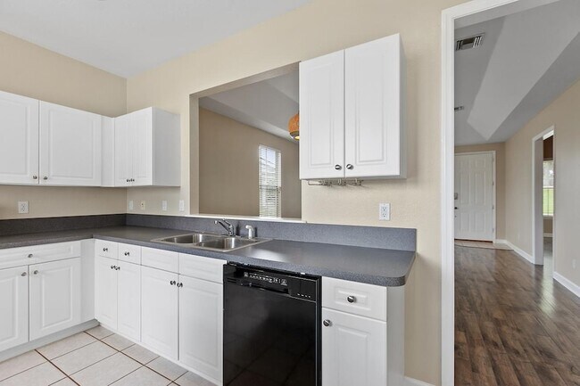 Building Photo - 3034 Cummings Ave