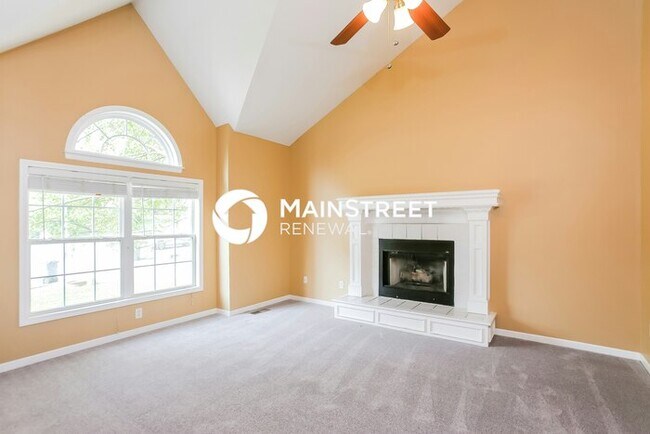 Building Photo - 3 Bedroom Pet-Friendly Home in Pleasant Hill, MO with Main Street Renewal