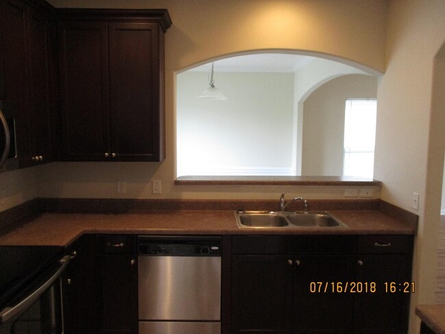 Building Photo - 159 Chapel Lake S