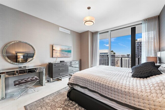 Building Photo - 1000 Brickell Plz