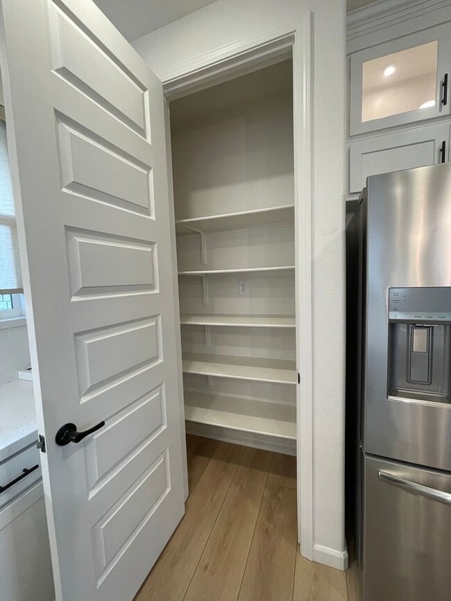 Building Photo - Beautiful new home with open floor plan av...