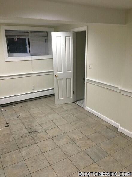 Building Photo - 10 Wait St