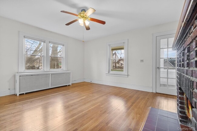 Building Photo - 247 Roberts Ave