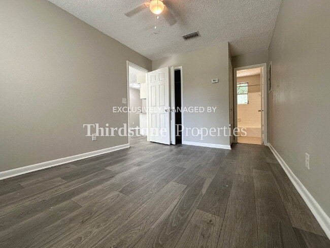 Building Photo - 1160 Comanche St