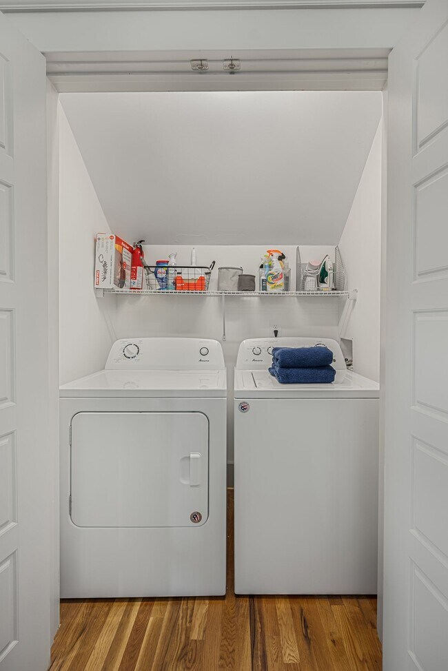 Building Photo - 906 N 5th St