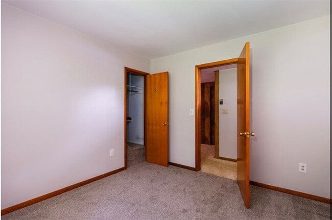 Building Photo - 120 Donovan Dr
