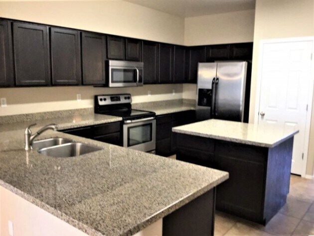 Building Photo - 894 S Annie Ln