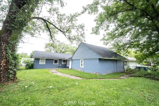 Building Photo - 4923 Barlow Dr