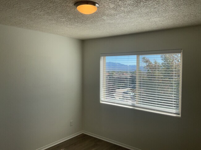 Building Photo - 904 Crown Ct NE