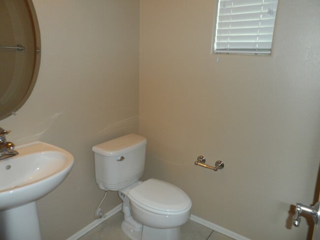 Building Photo - Beautiful 3bd/2ba Home in Gated Community