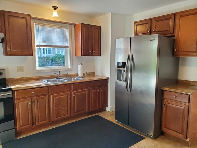 Building Photo - 96 Evergreen St