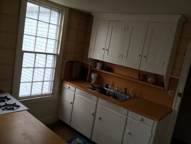 Building Photo - 21 Leyden St