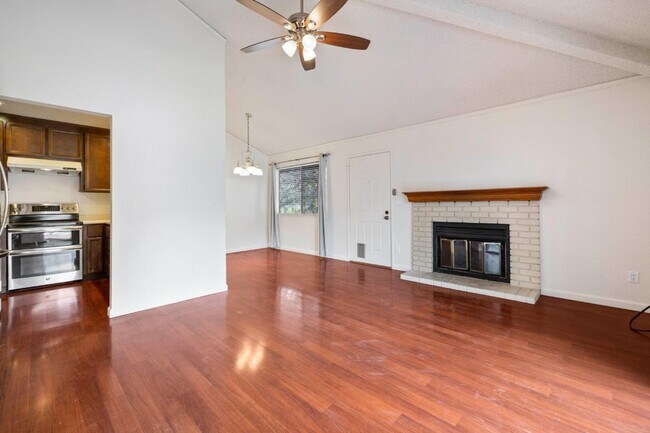 Building Photo - 2008 La Terrace Cir