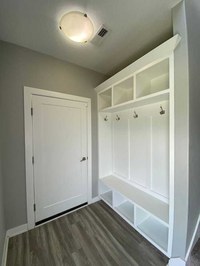 Building Photo - Beautiful and Unique Carriage House style home!