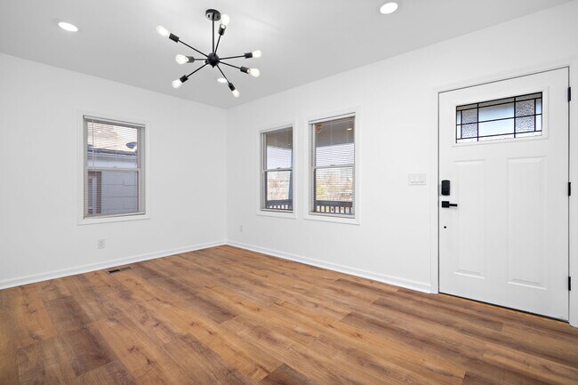 Building Photo - 4516 Mercier St