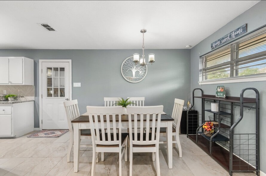 Building Photo - 1703 Monaco Dr