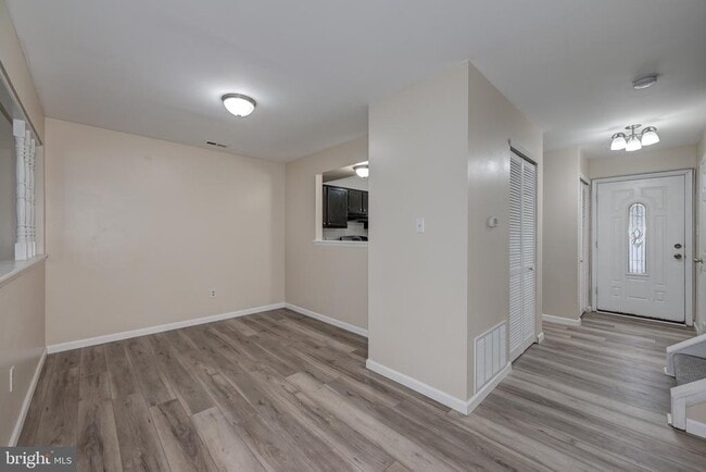 Building Photo - 5 Ford Ln