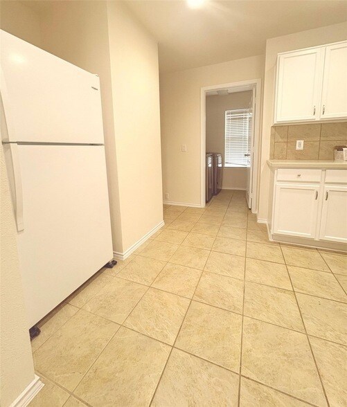 Building Photo - 5818 Kenwood