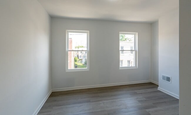 Building Photo - This has it all