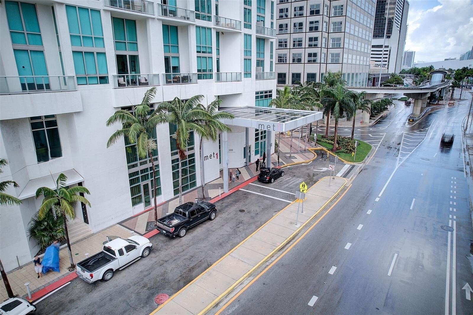 Building Photo - 300 S Biscayne Blvd