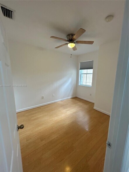 Building Photo - 230 SE 29th Ave