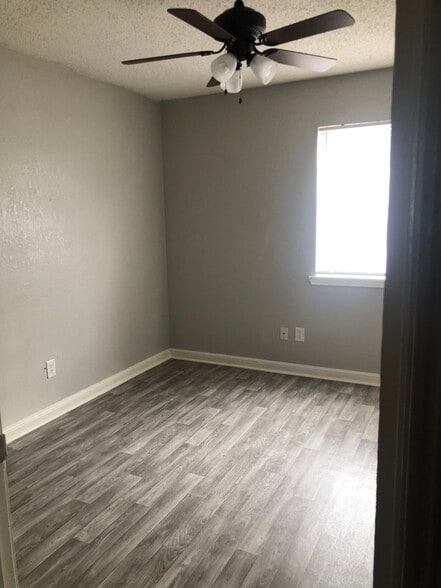 Building Photo - 304 Loire Ave