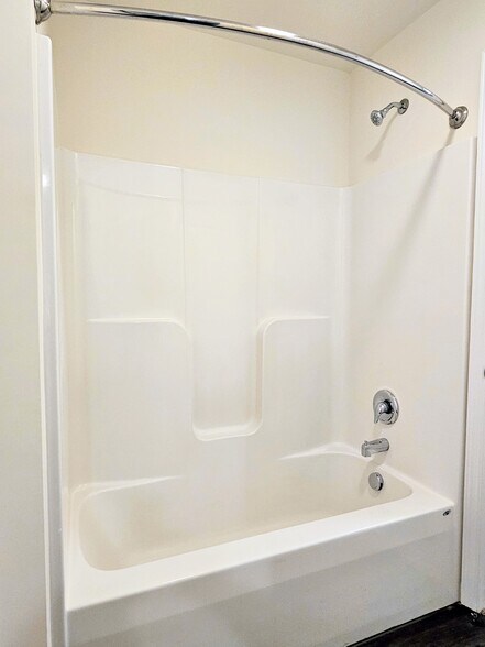 Building Photo - 24 Howard Dr