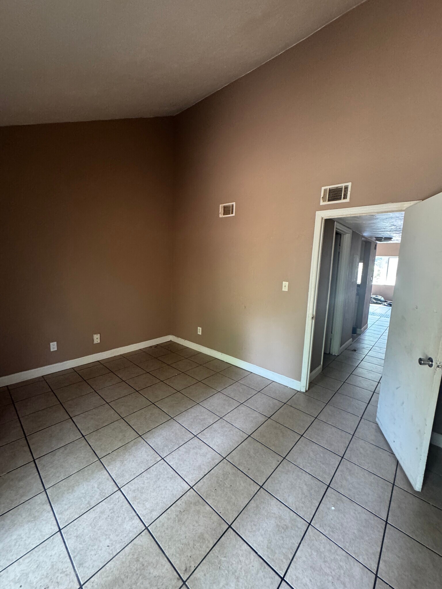 Building Photo - 1860 Nekoma Ct
