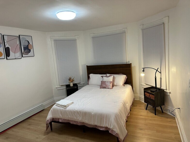 Building Photo - 63 Whitmore St