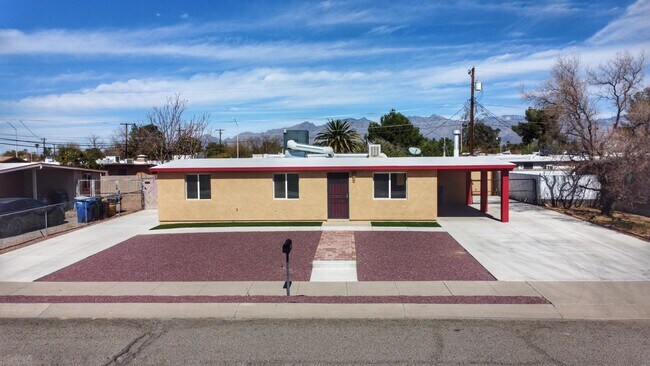 Primary Photo - 5201 E 28th St