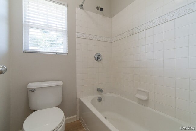 Building Photo - $3700 | 3br/2.5ba Townhome in Fairway's Edge