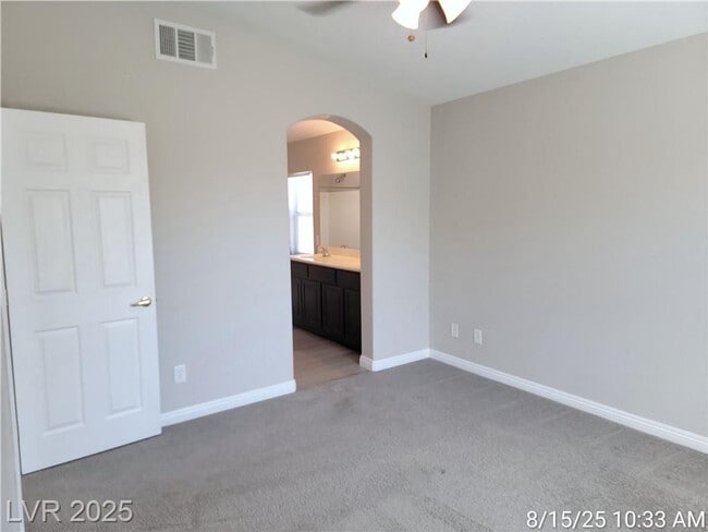 Building Photo - FANTASTIC TOWNHOME - POPULAR FLOORPLAN!! M...